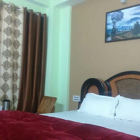 Hotel Mansarovar Banjār Екстериор снимка