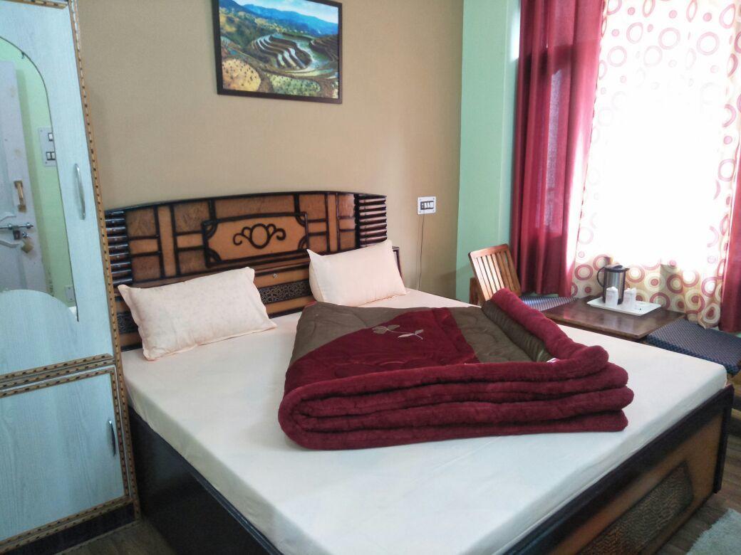 Hotel Mansarovar Banjār Екстериор снимка