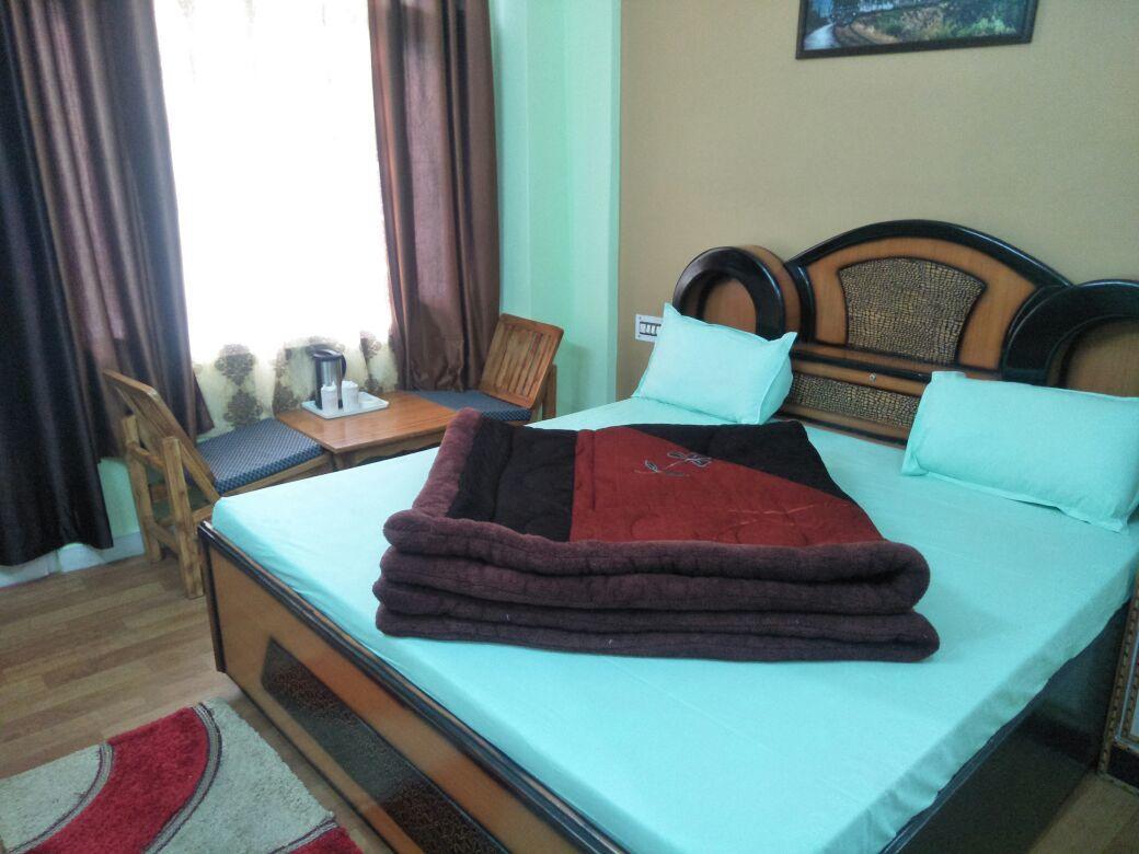Hotel Mansarovar Banjār Екстериор снимка