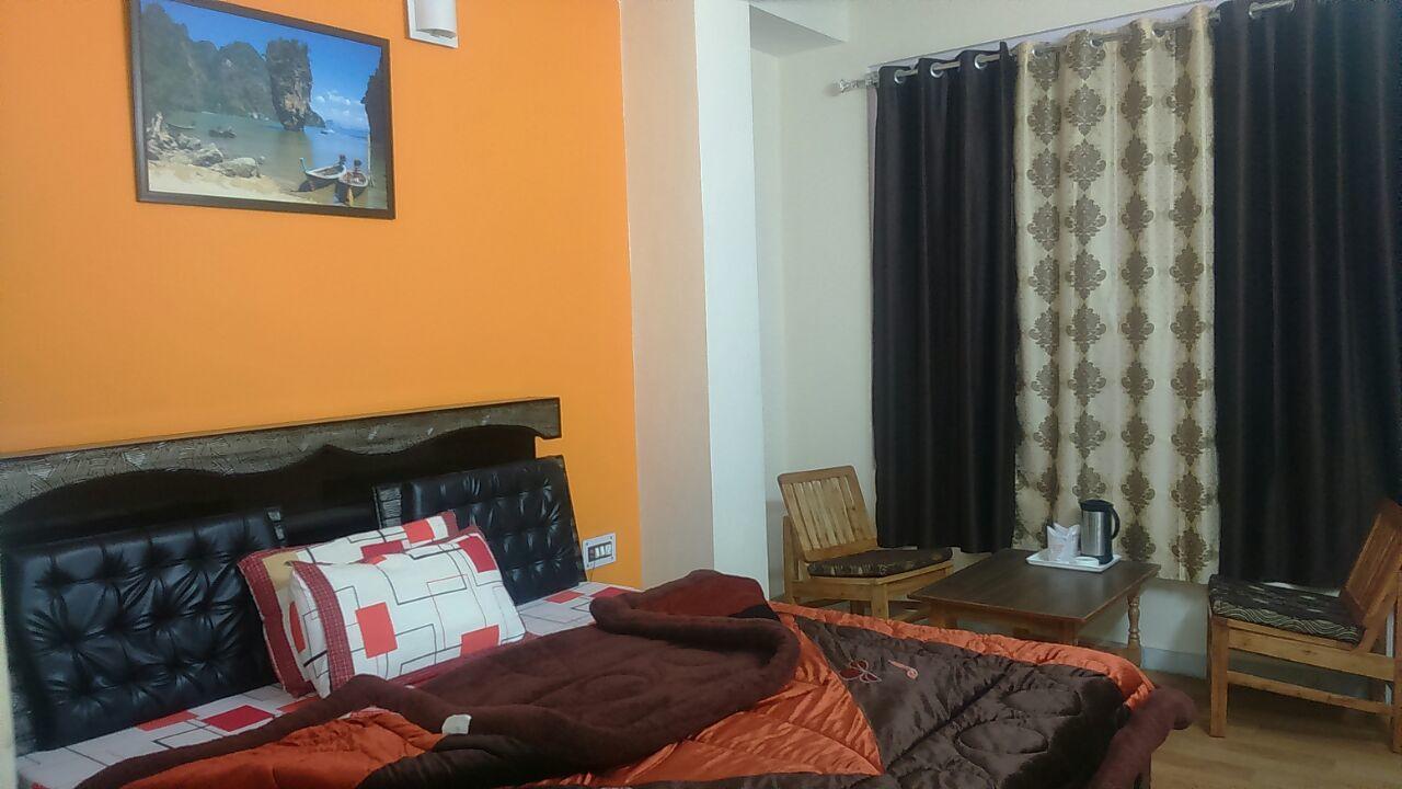 Hotel Mansarovar Banjār Екстериор снимка