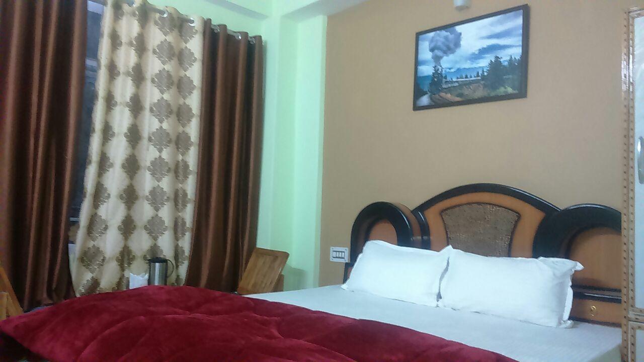 Hotel Mansarovar Banjār Екстериор снимка