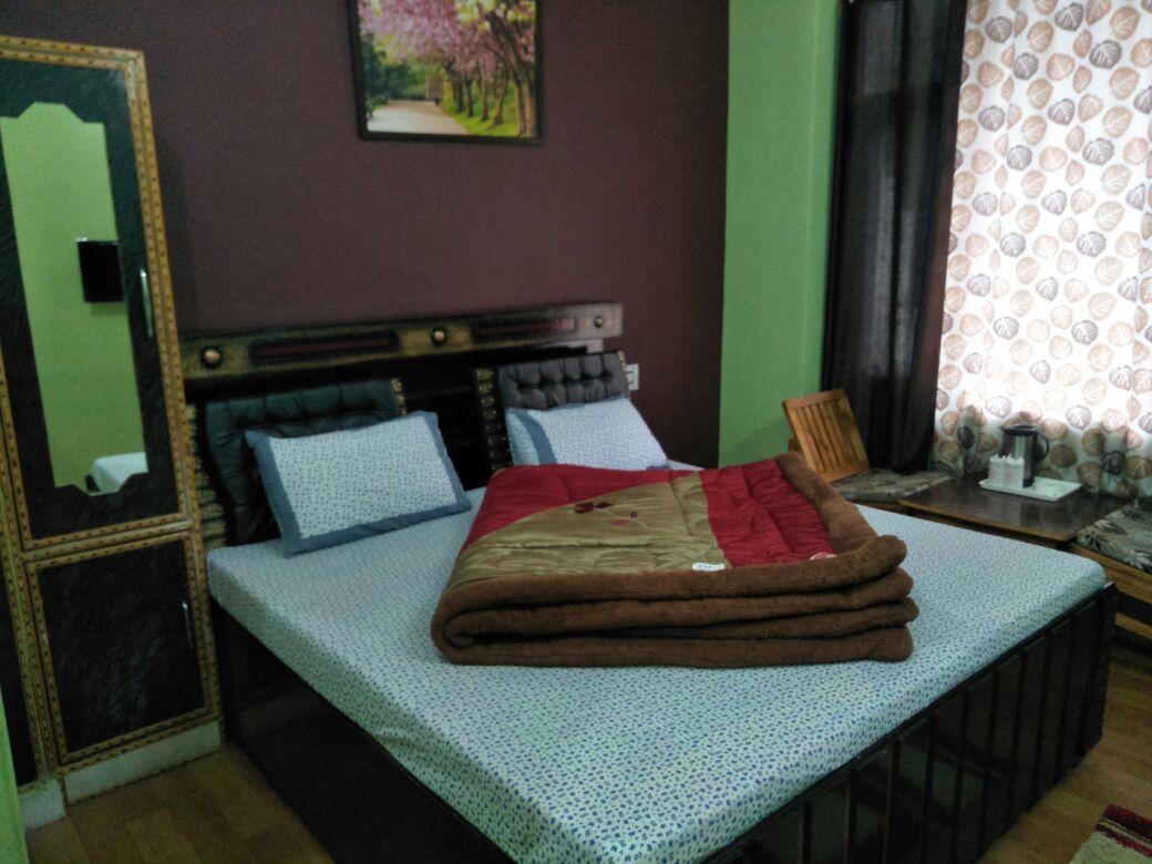 Hotel Mansarovar Banjār Екстериор снимка