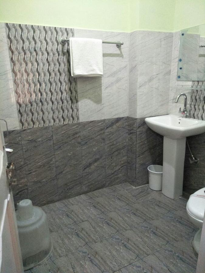 Hotel Mansarovar Banjār Екстериор снимка