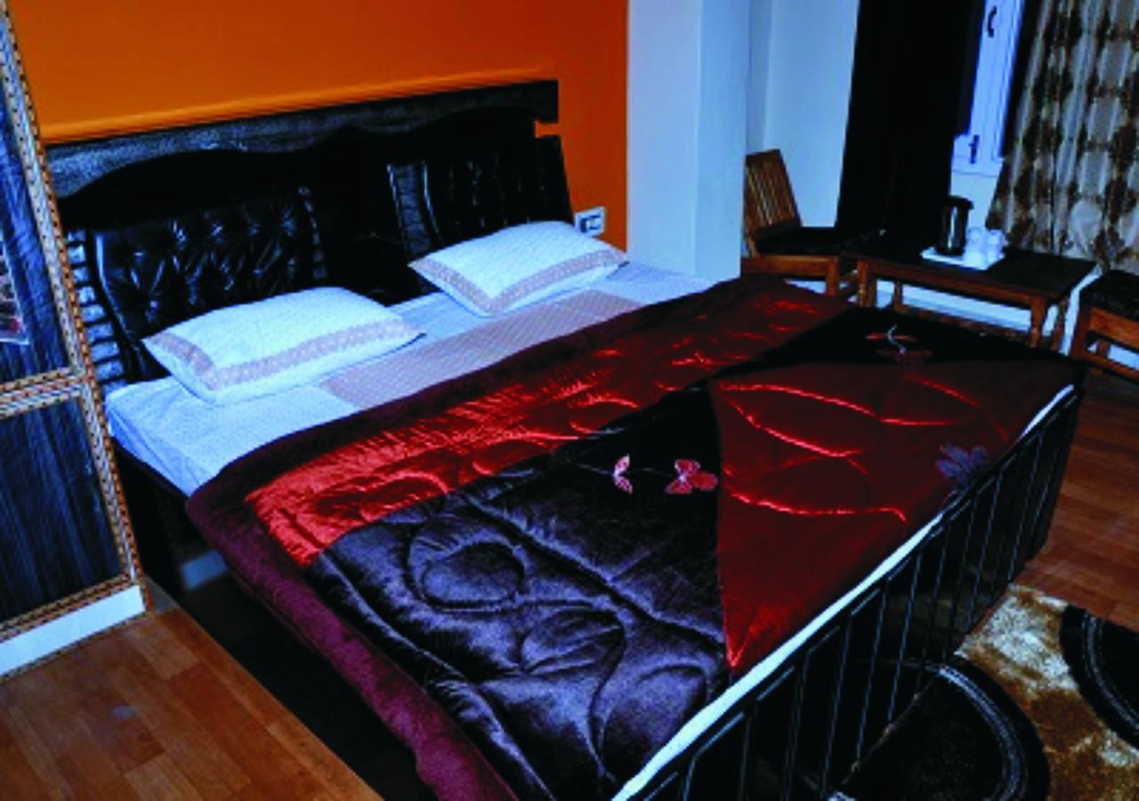 Hotel Mansarovar Banjār Екстериор снимка